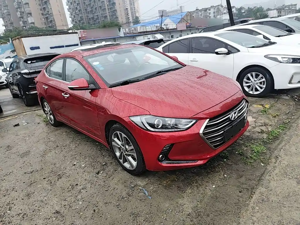 Фото 4 - Hyundai Elantra