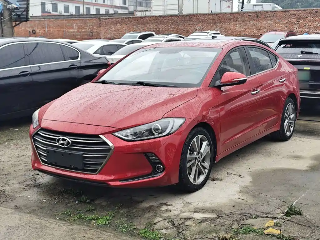 Фото 2 - Hyundai Elantra