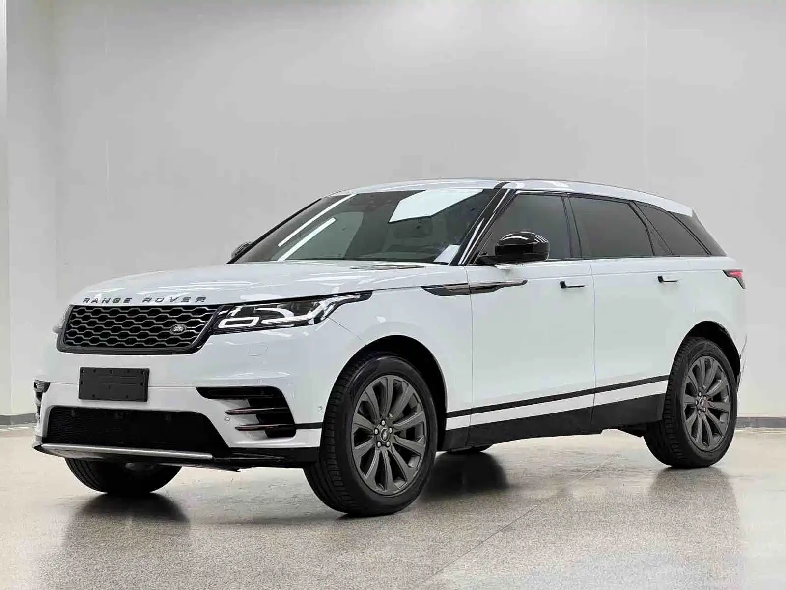 Фото 1 - Land Rover Range Rover Velar