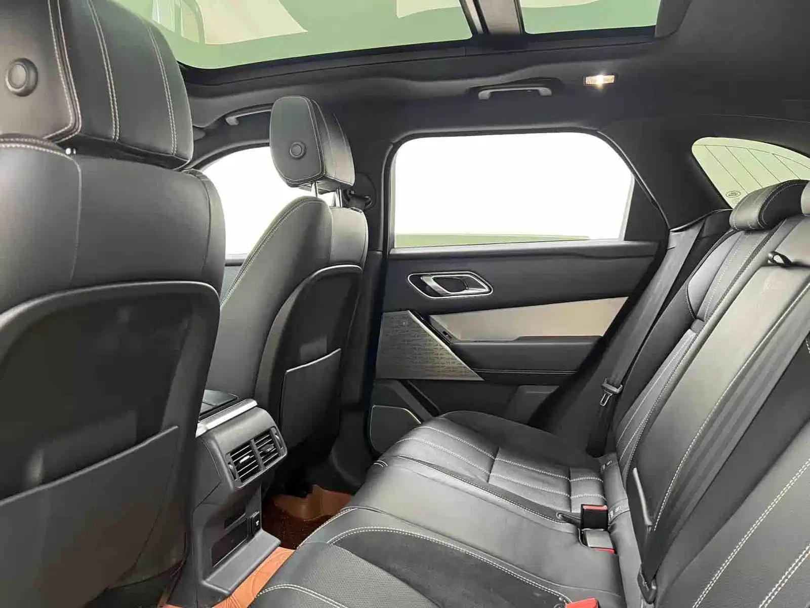 Фото 14 - Land Rover Range Rover Velar