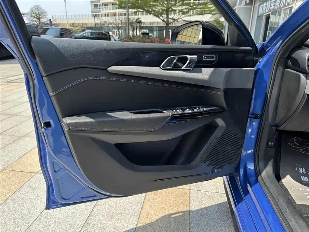 Lynk & Co 03 2021 2.0TD Auto Jin Champion Edition фото 23
