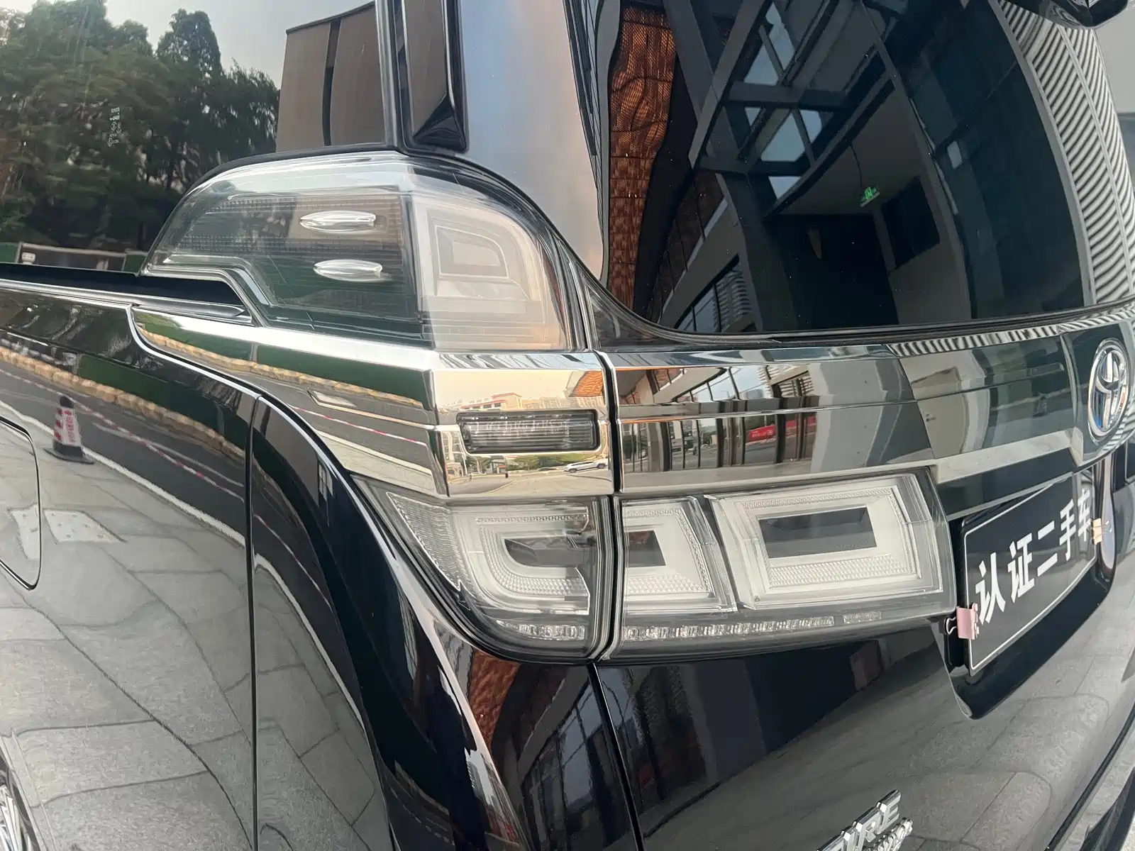 Фото 8 - Toyota Vellfire