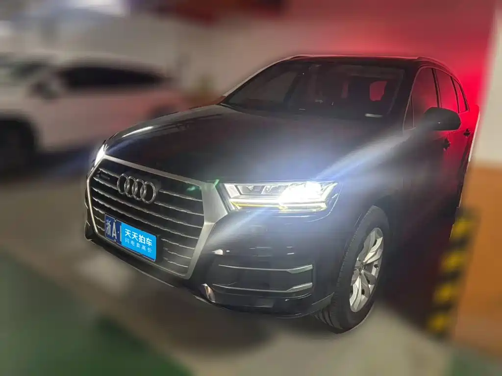 Фото 1 - Audi Q7