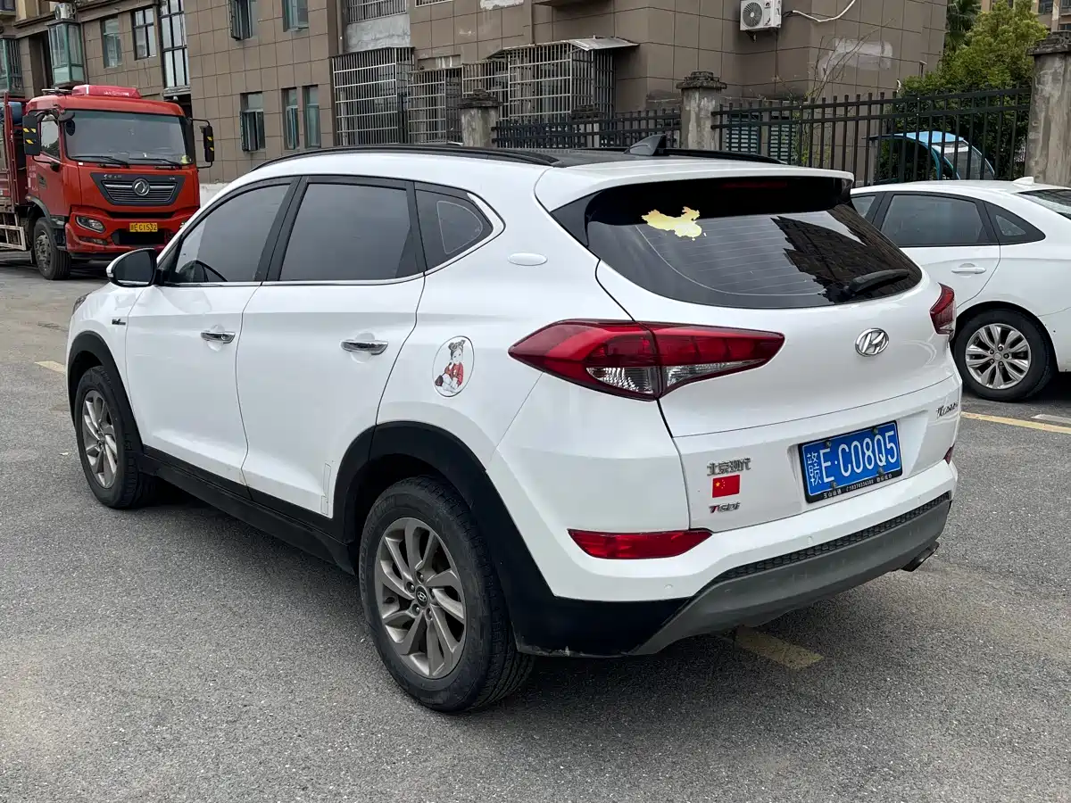 HYUNDAI TUCSON