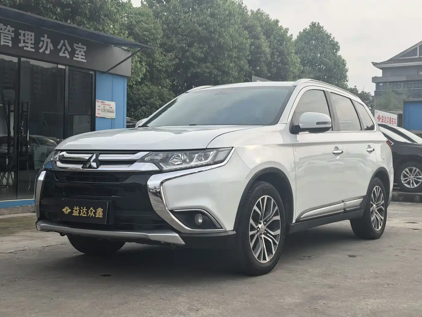 MITSUBISHI OUTLANDER