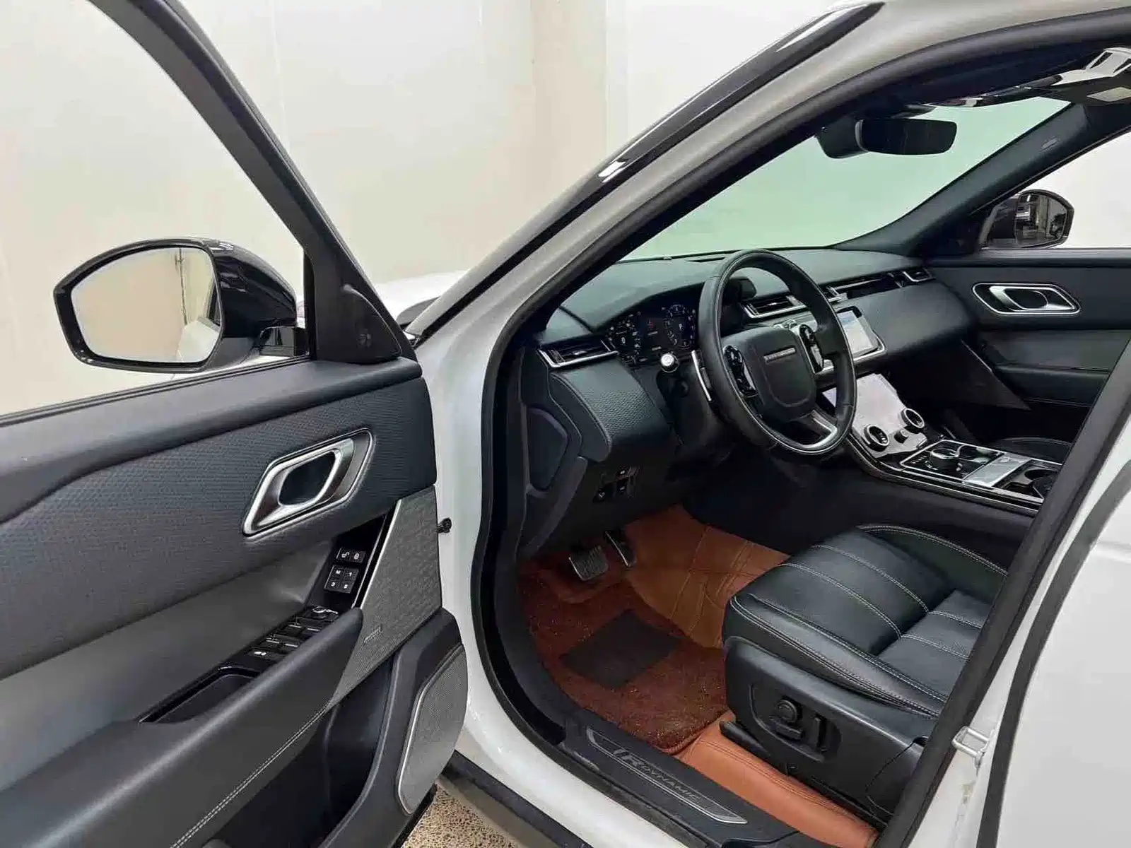 Фото 10 - Land Rover Range Rover Velar