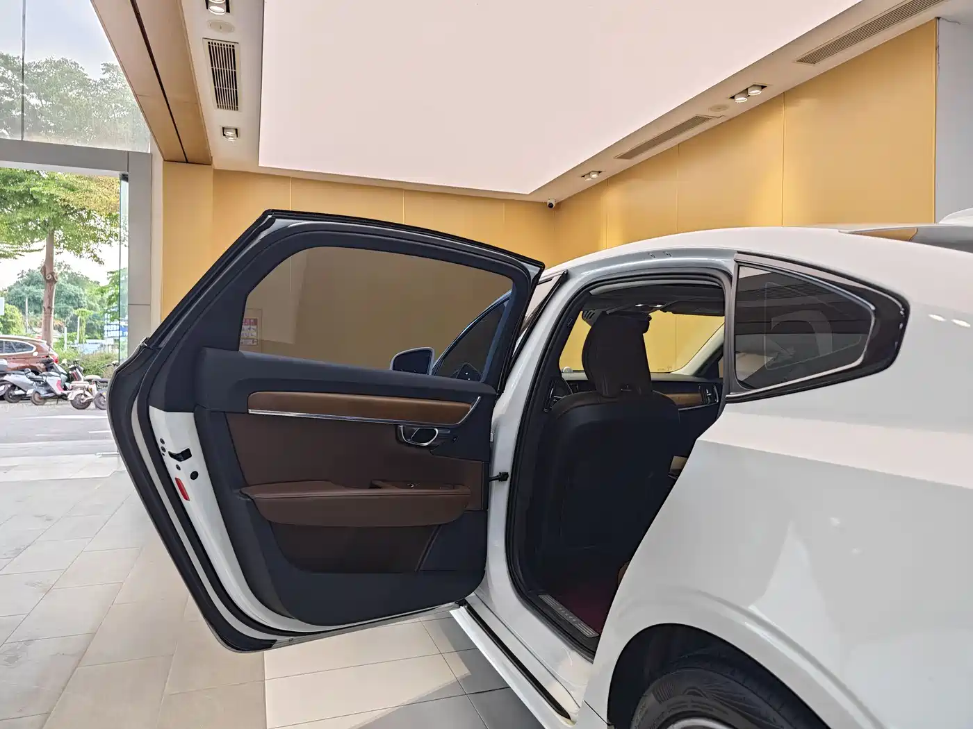 Фото 22 - Volvo S90