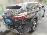 Photo 2 - Toyota Highlander