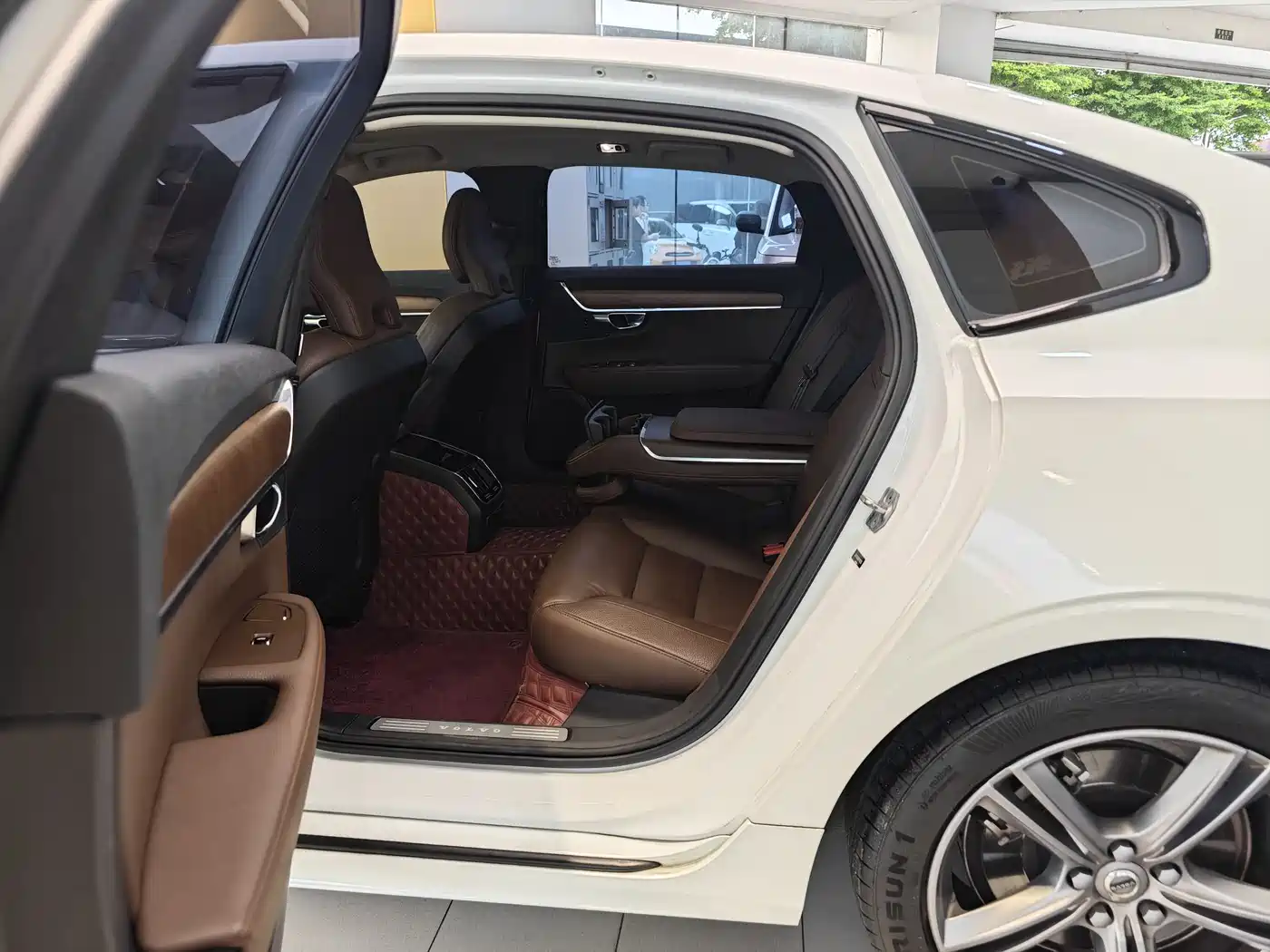 Фото 23 - Volvo S90