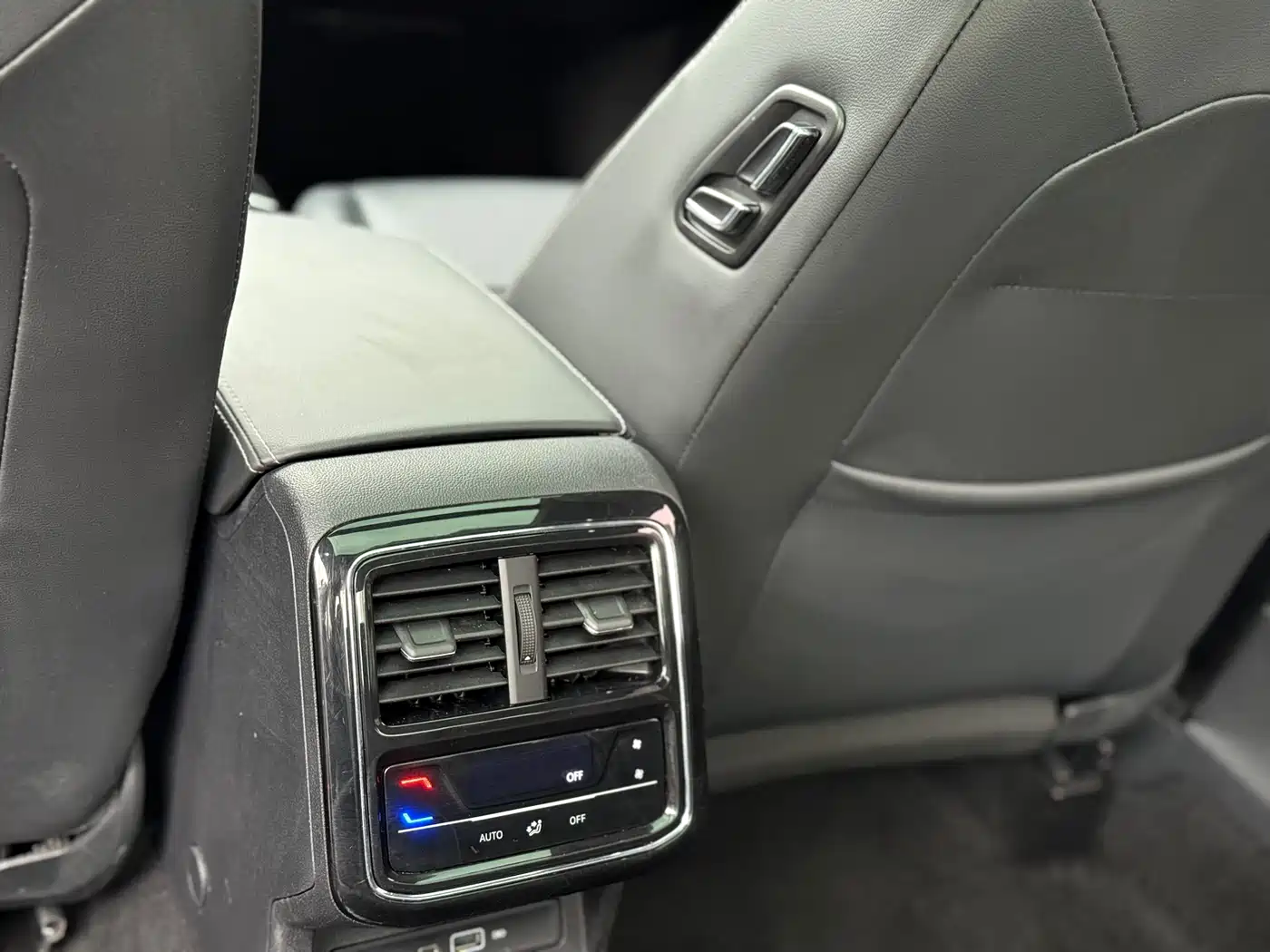 Volkswagen Passat 2024 330TSI Starlight Elite Edition фото 14