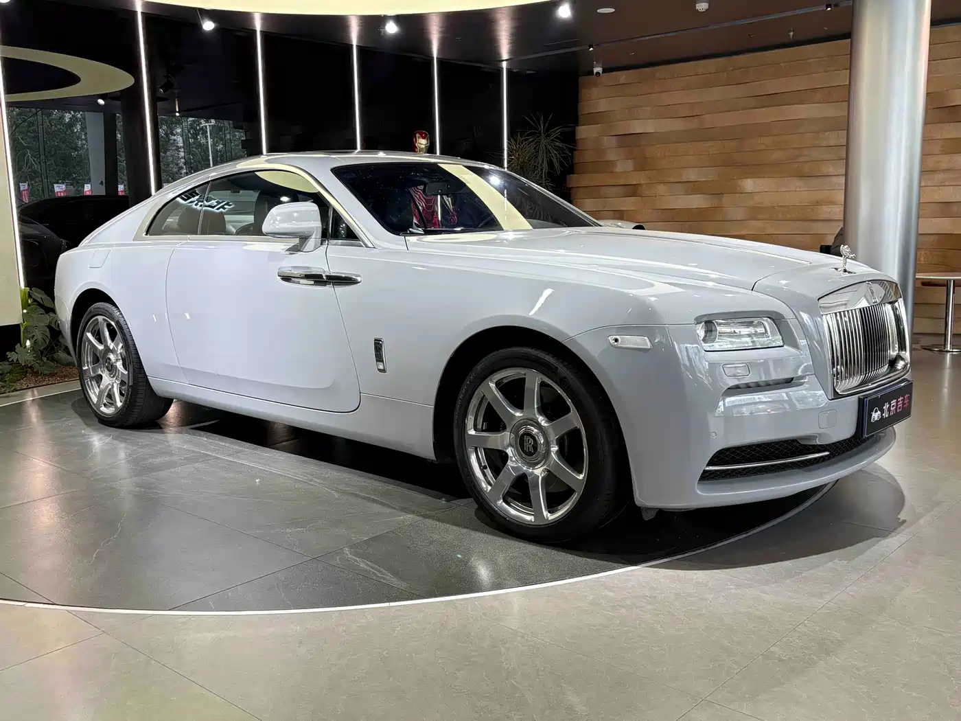 Rolls-Royce Wraith 2013 6.6T Standard фото 3
