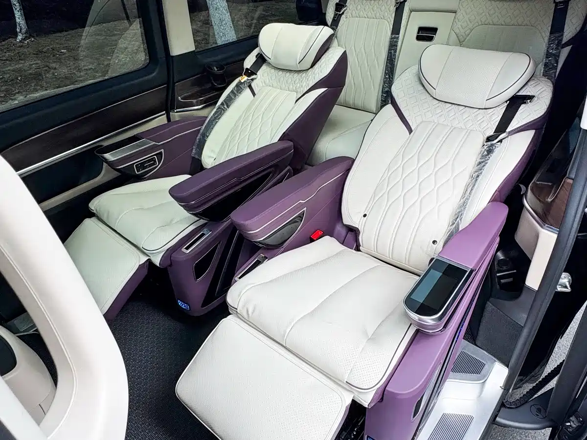 Mercedes-Benz V-Class 2022 V 260 Pilot Edition фото 16