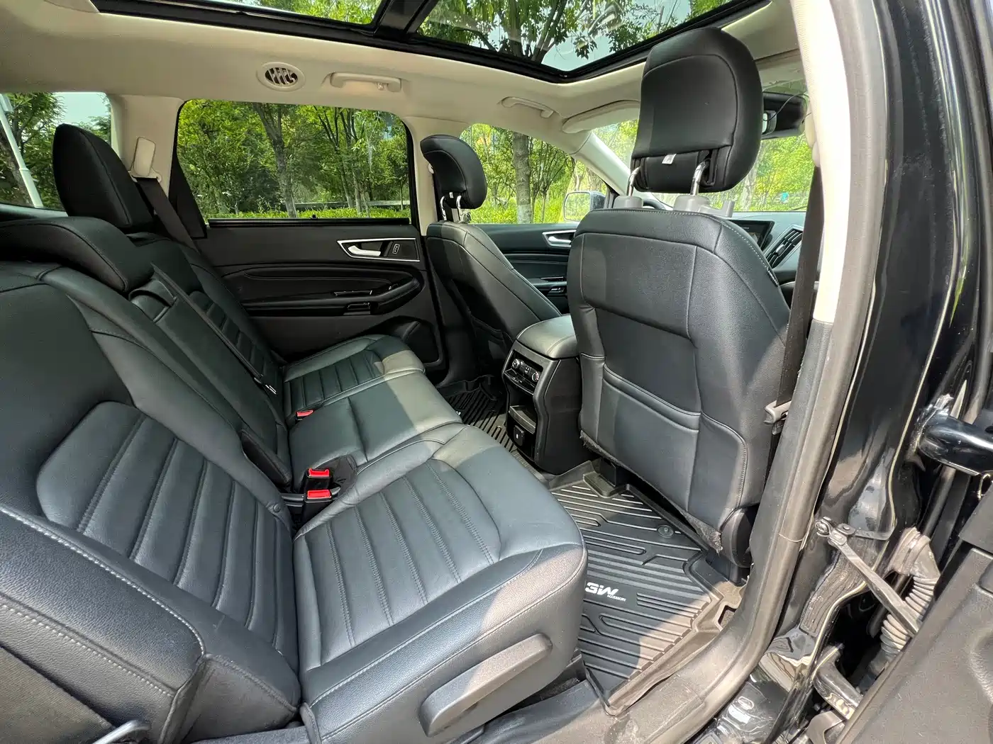 Photo 10 - Ford Edge