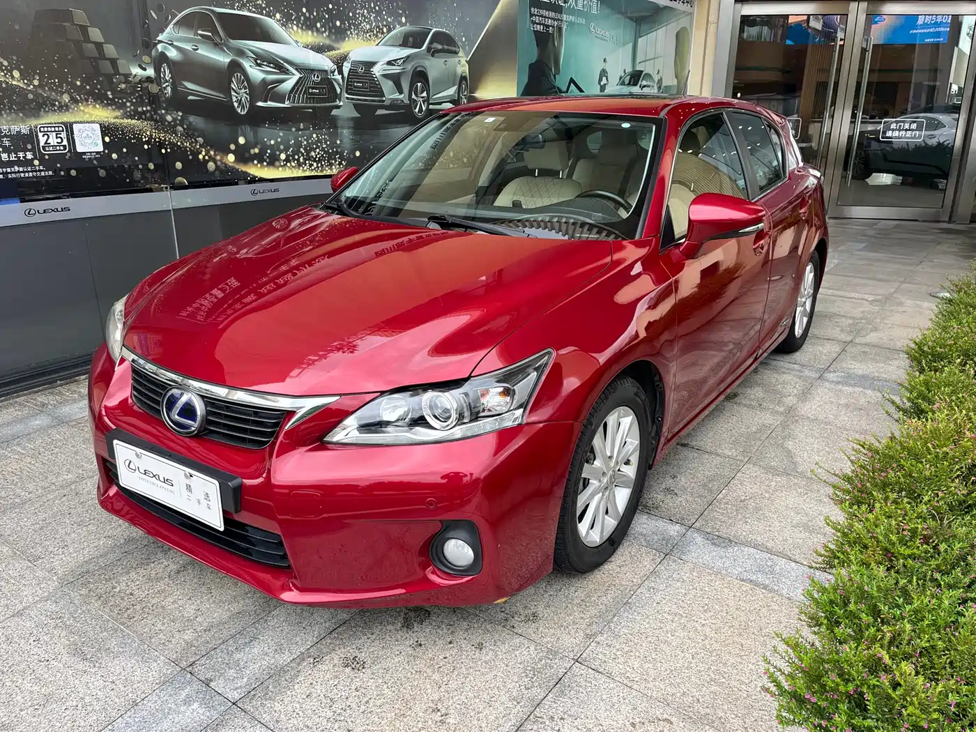Фото 1 - Lexus CT