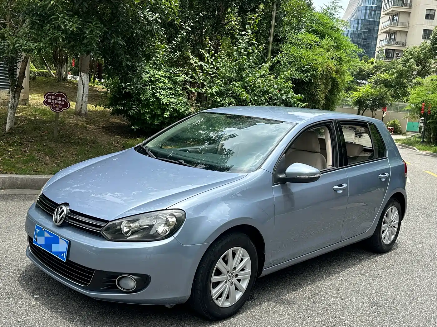 Фото 1 - Volkswagen Golf