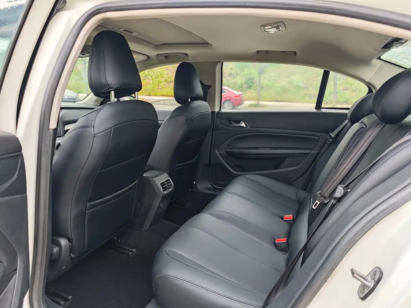 Peugeot 408 2014 1.8L Automatic Luxury Edition фото 9