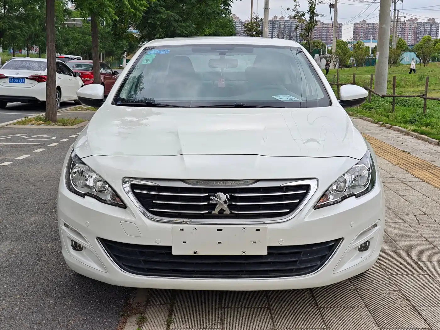 Peugeot 408 2014 1.8L Automatic Luxury Edition фото 2