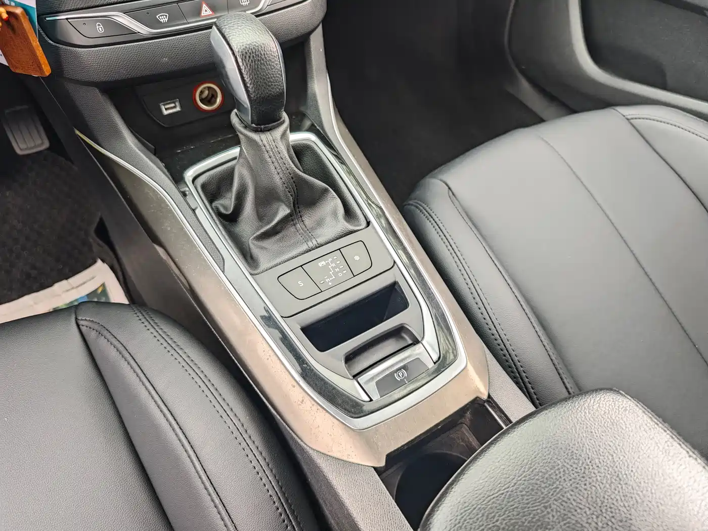 Peugeot 408 2014 1.8L Automatic Luxury Edition фото 14