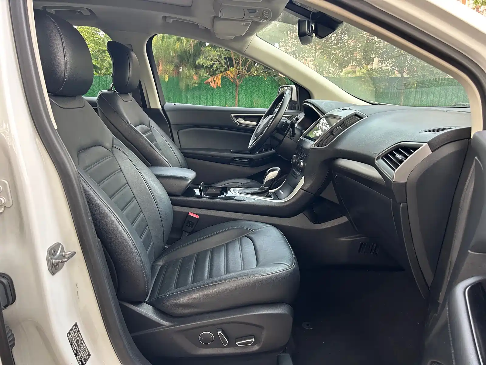 Photo 15 - Ford Edge