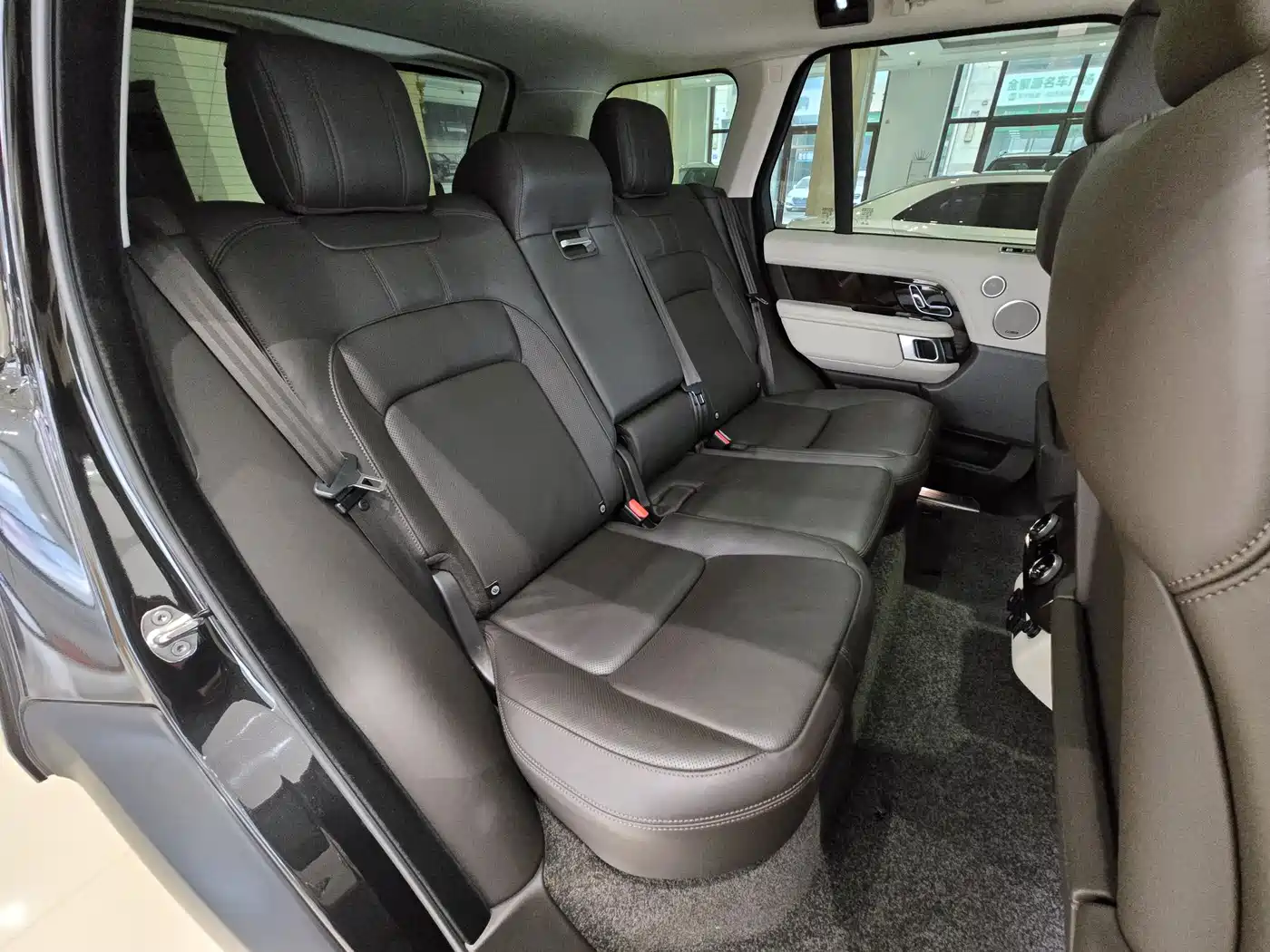 Land Rover Range Rover 2021 3.0 L6 Heritage Edition фото 16