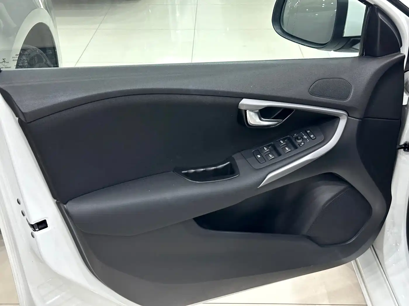 Фото 9 - Volvo V40