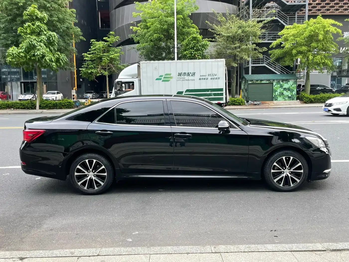 Toyota Crown 2018 2.0T Fashion Edition фото 8