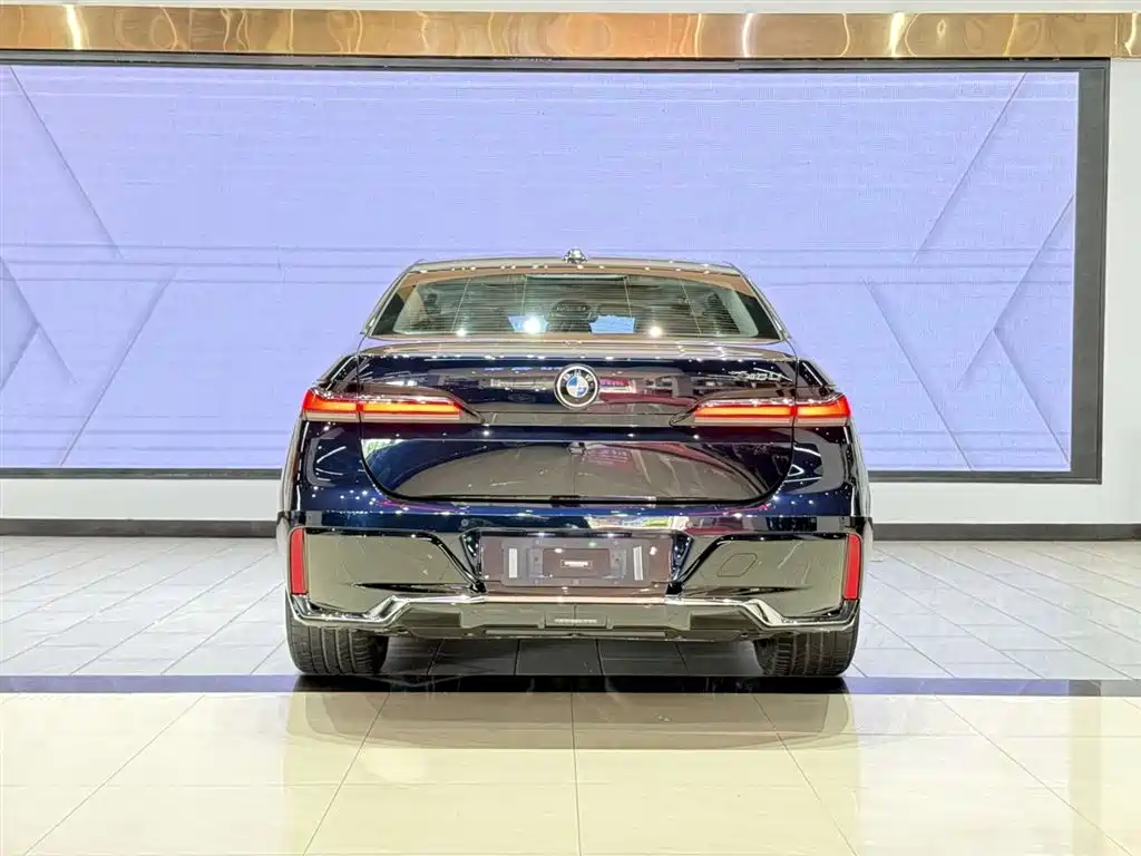 BMW 7 Series 2023 Model 740Li Leading M Sport Package фото 10