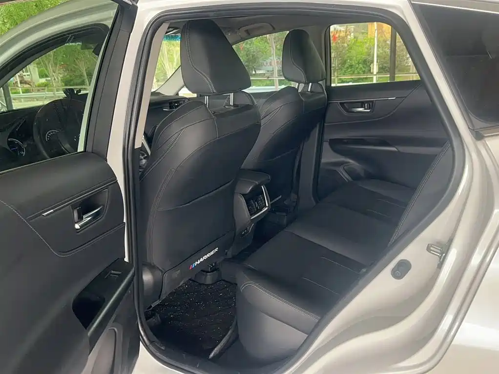 Toyota Lingfang HARRIER 2023 Hybrid 2.5L CVT 4WD Premium Edition фото 21