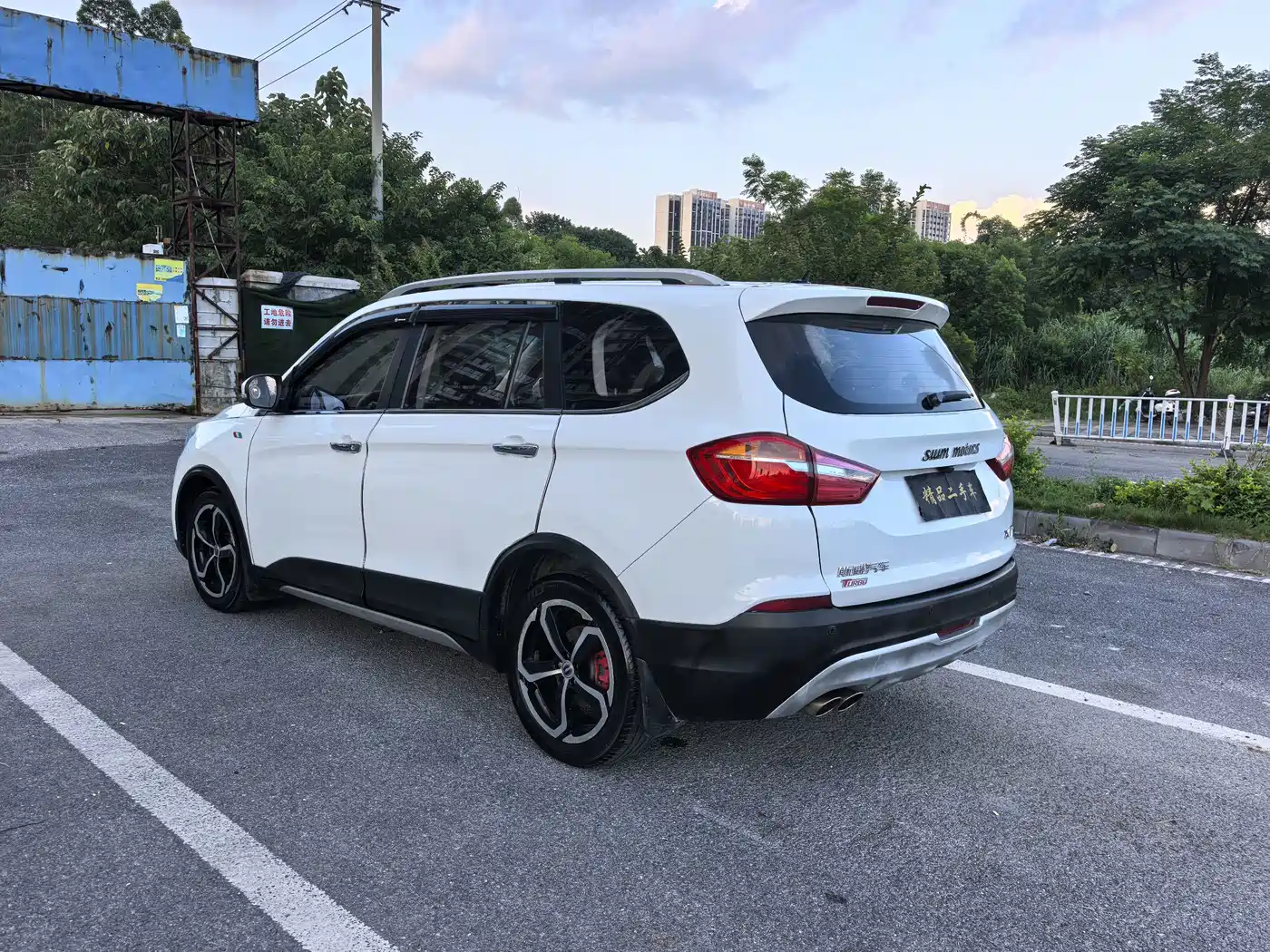 SWM Motor SWM X7 2017 2016 1.5T Manual Luxury 7-Seater