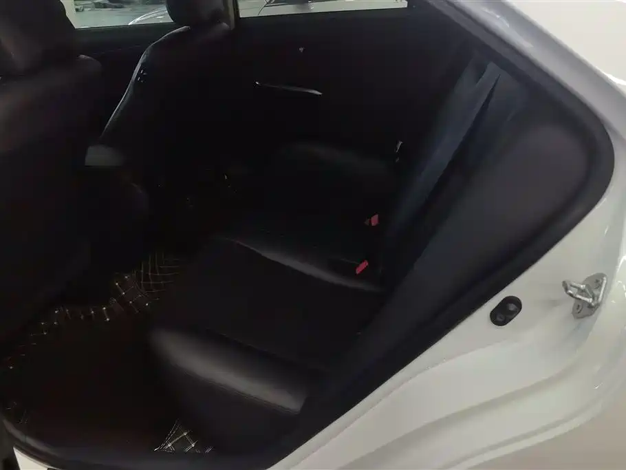 Toyota Camry 2015 2.0E Elite Edition фото 11
