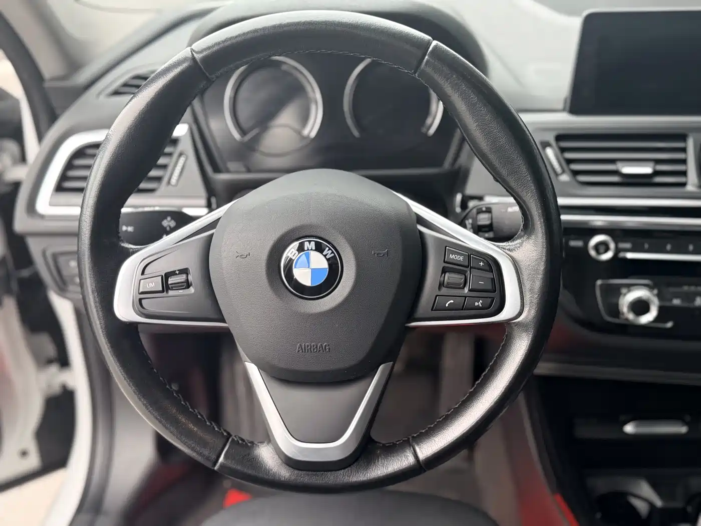 BMW 1 Series 2018 118i Sport Edition фото 15