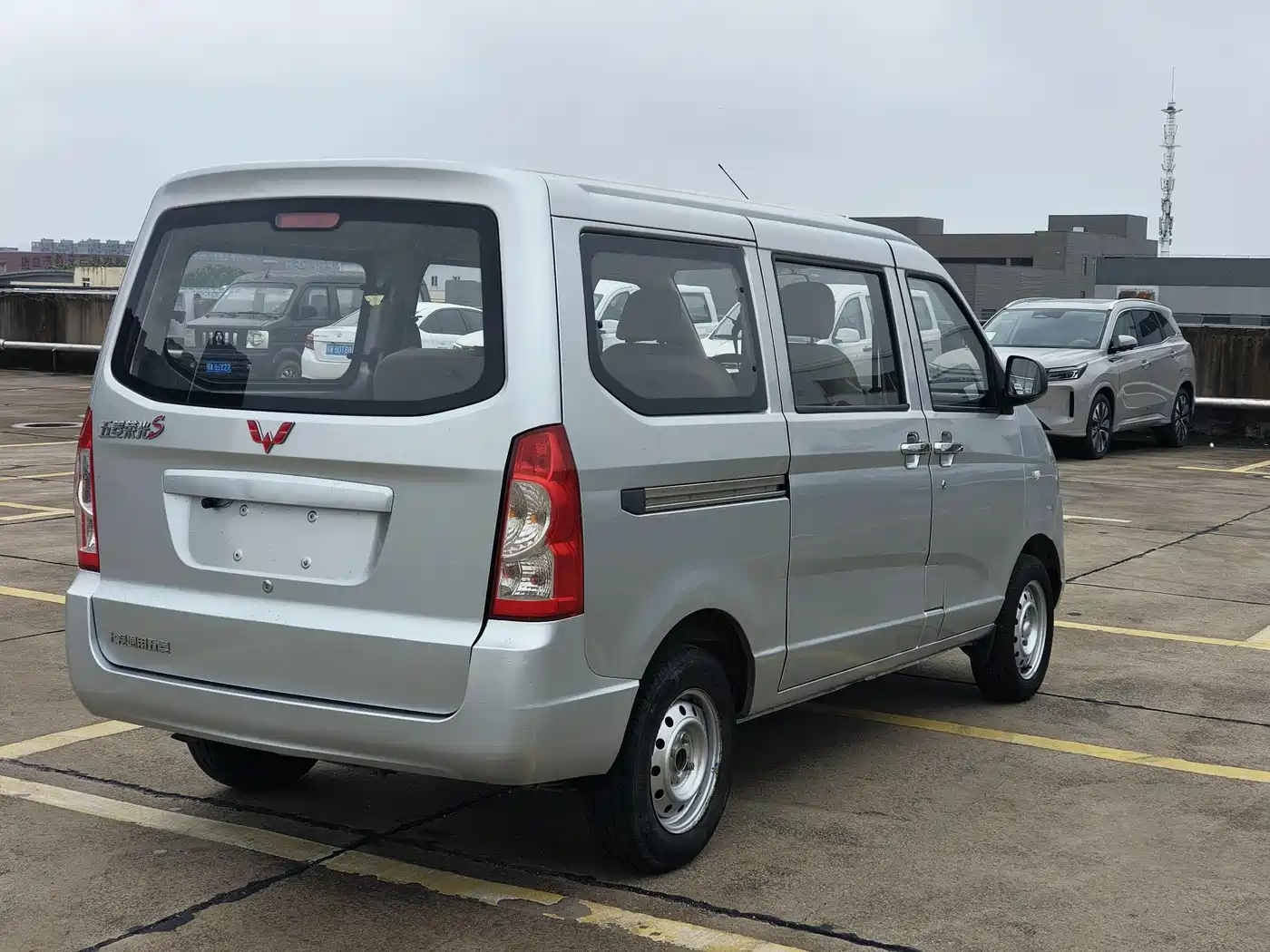 Wuling Motors Wuling Rongguang S 2022 2022 1.2L Standard AC Version 5-seat LSI