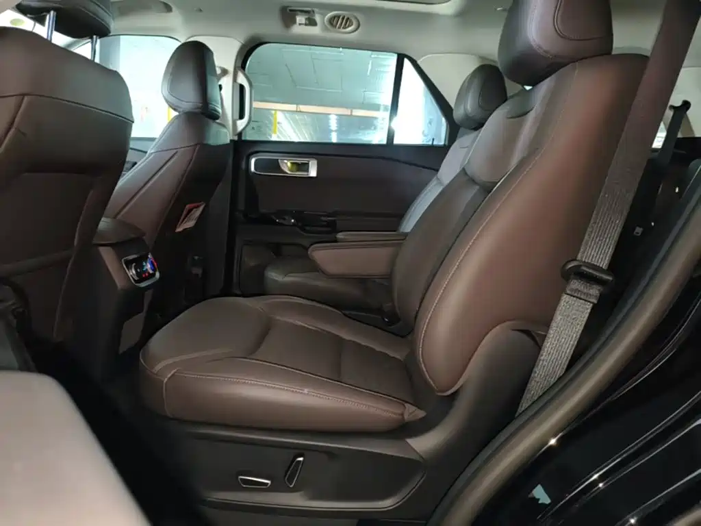 Ford Explorer 2025 2024 2.3T EcoBoost AWD Titanium Edition 6-Seater
