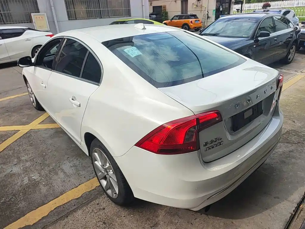 Фото 5 - Volvo S60
