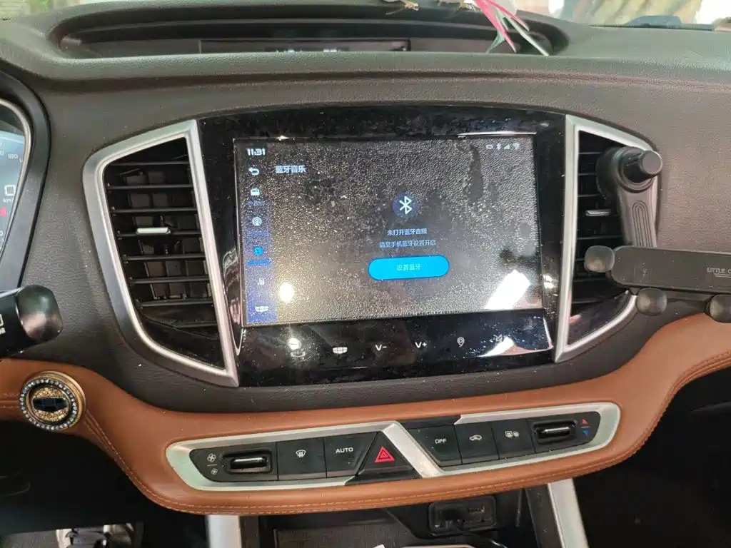 Фото 9 - Geely Emgrand X6
