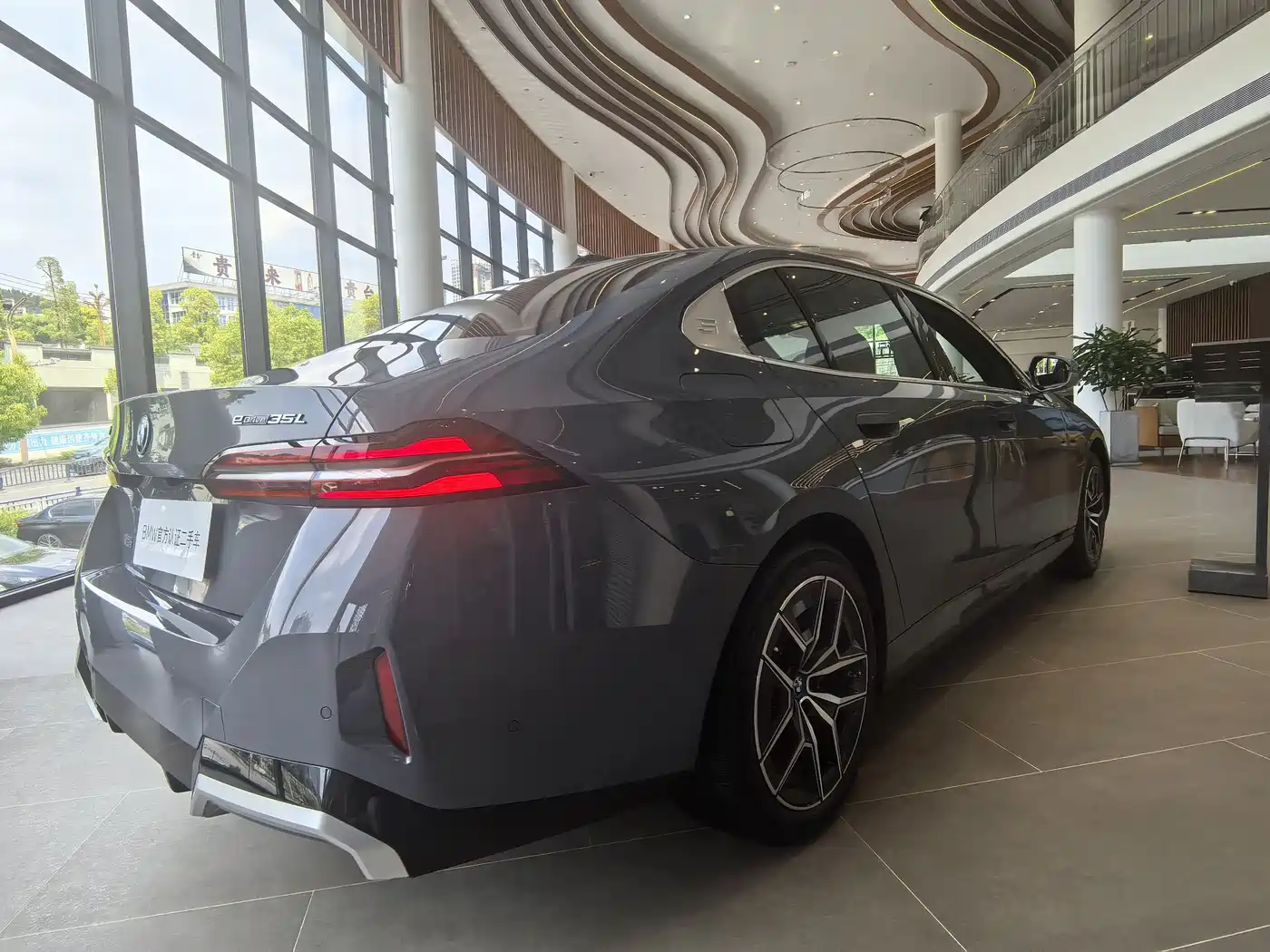 BMW i5 2024 eDrive 35L M Sport Package фото 6
