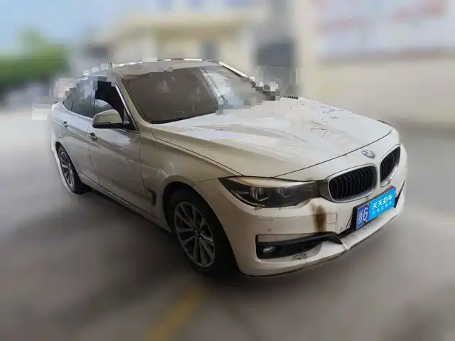 BMW 3 Series GT 2017 320i Fashion — фото 3