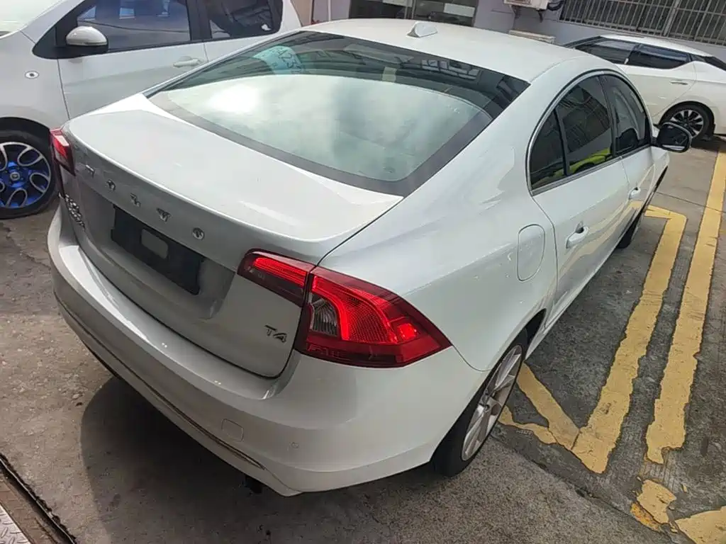 Фото 7 - Volvo S60