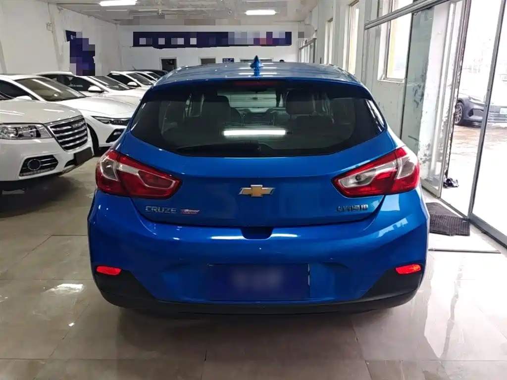Chevrolet Cruze 2017 1.4T Hatchback DCT Leading Edge Edition фото 6