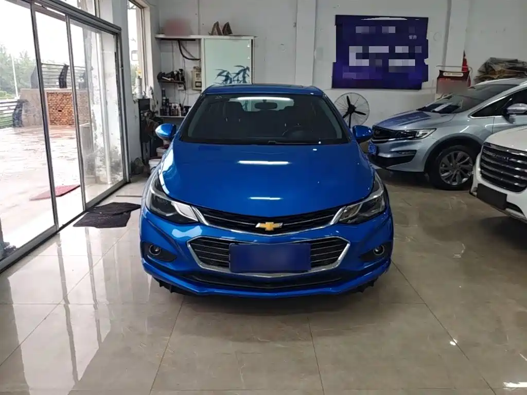 Chevrolet Cruze 2017 1.4T Hatchback DCT Leading Edge Edition фото 3