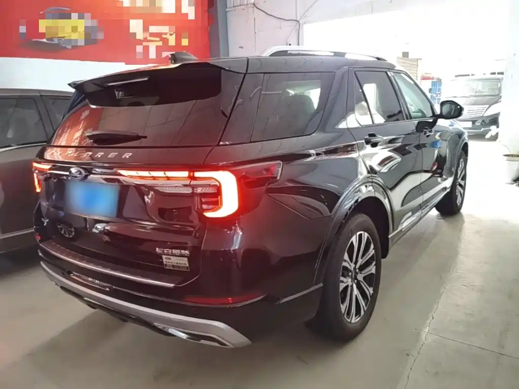 Фото 7 - Ford Explorer