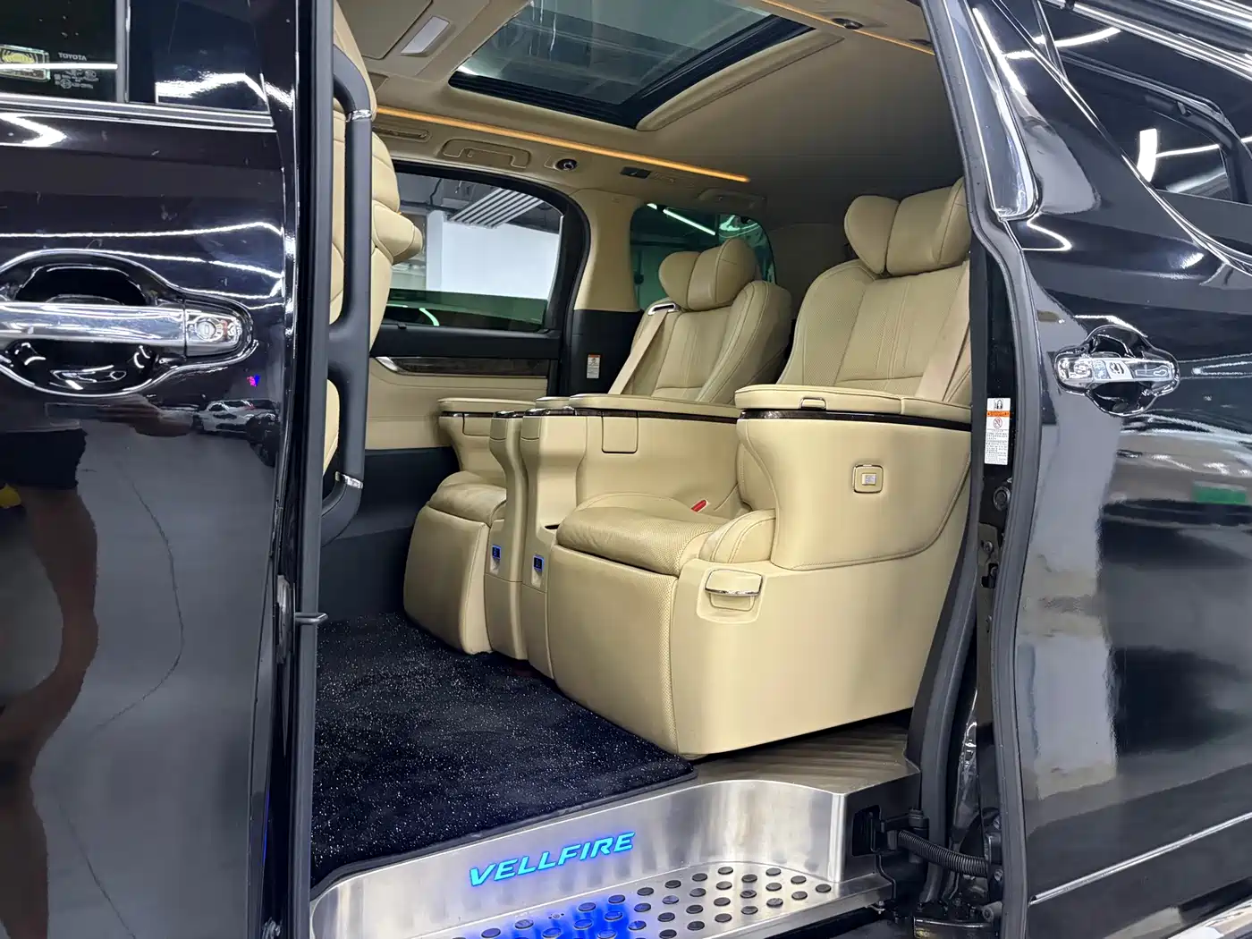 Toyota Vellfire 2020 2020 Twin Engine 2.5L HV Premium Edition
