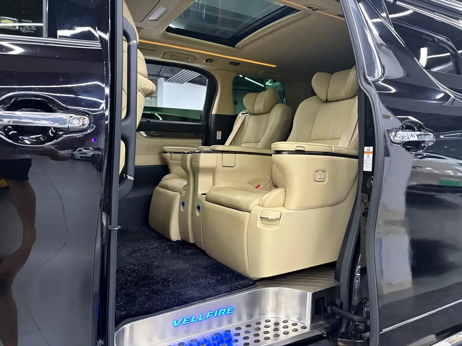 Фото 6 - Toyota Vellfire