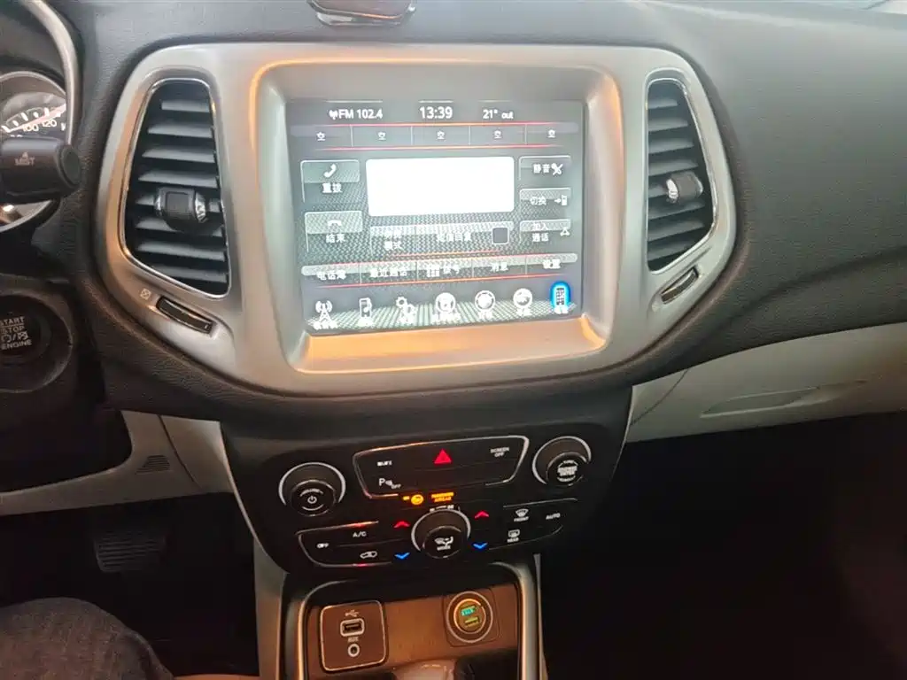 Фото 13 - Jeep Compass