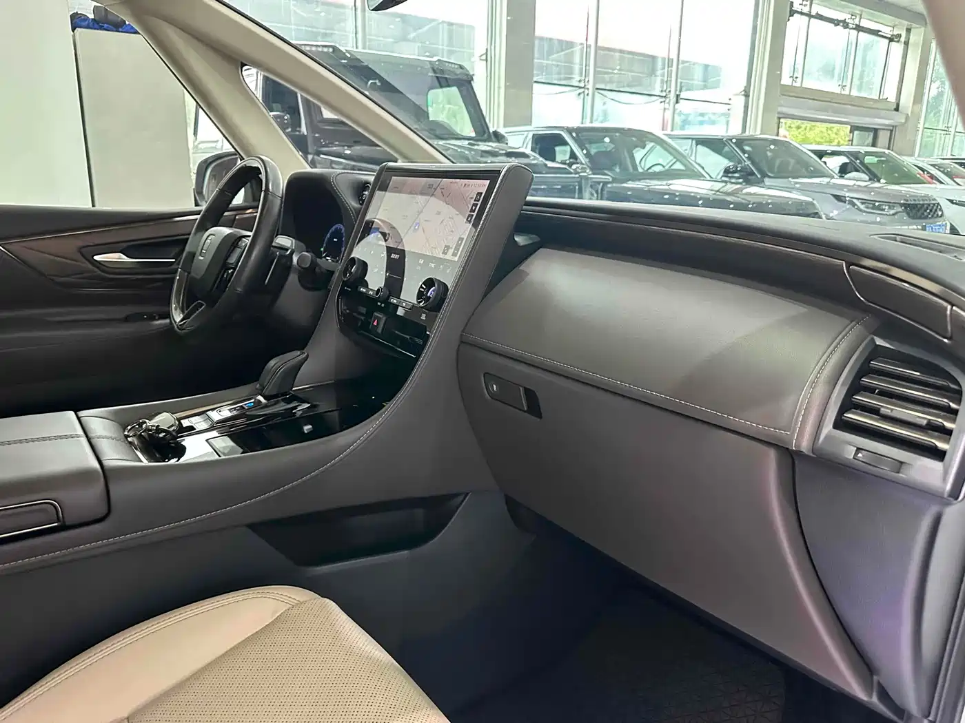 Toyota Vellfire 2024 Crown Hybrid 2.5L Executive Premium Edition фото 15