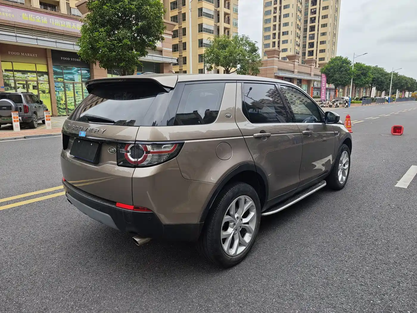 Land Rover Discovery Sport (Import) 2015 2.0T SE фото 6