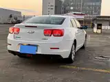 Photo 6 - Chevrolet Malibu