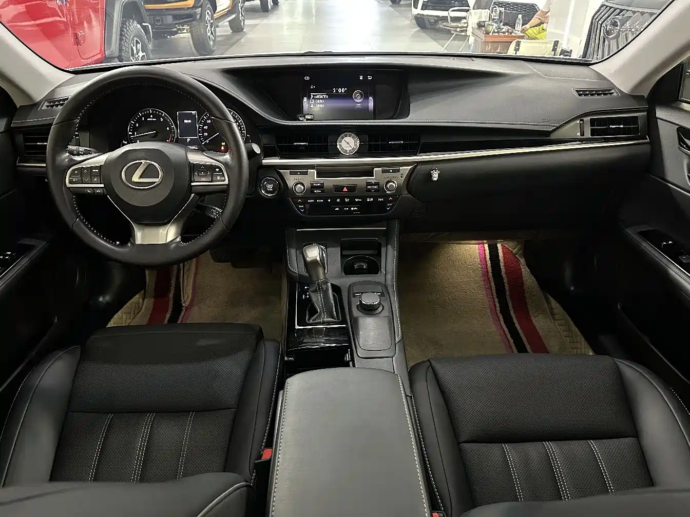 Фото 4 - Lexus ES