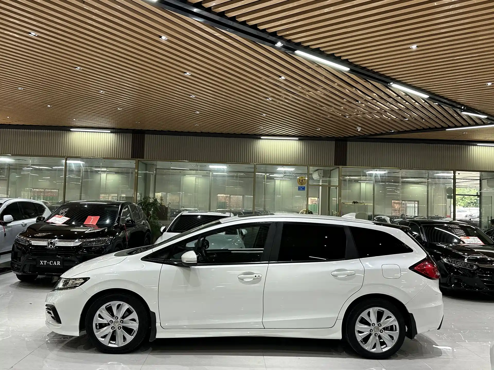 Фото 4 - Honda Jade
