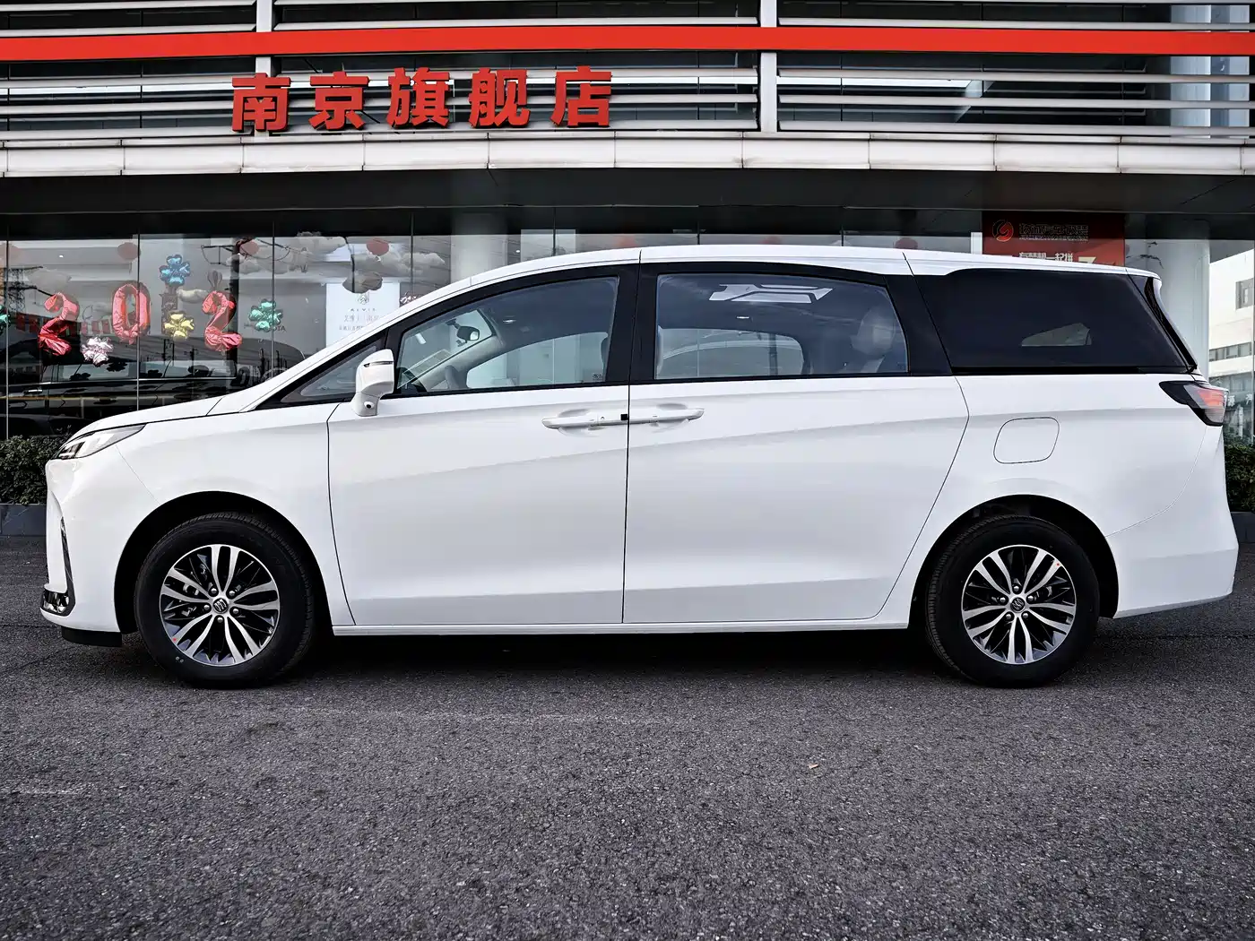Buick GL8 2025 Land Business Class First Edition фото 3